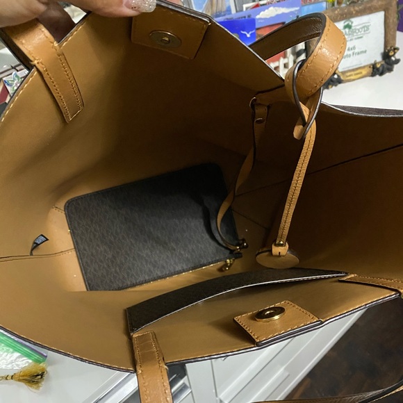 Michael Kors Tote Brown Tan bag - Picture 5 of 7